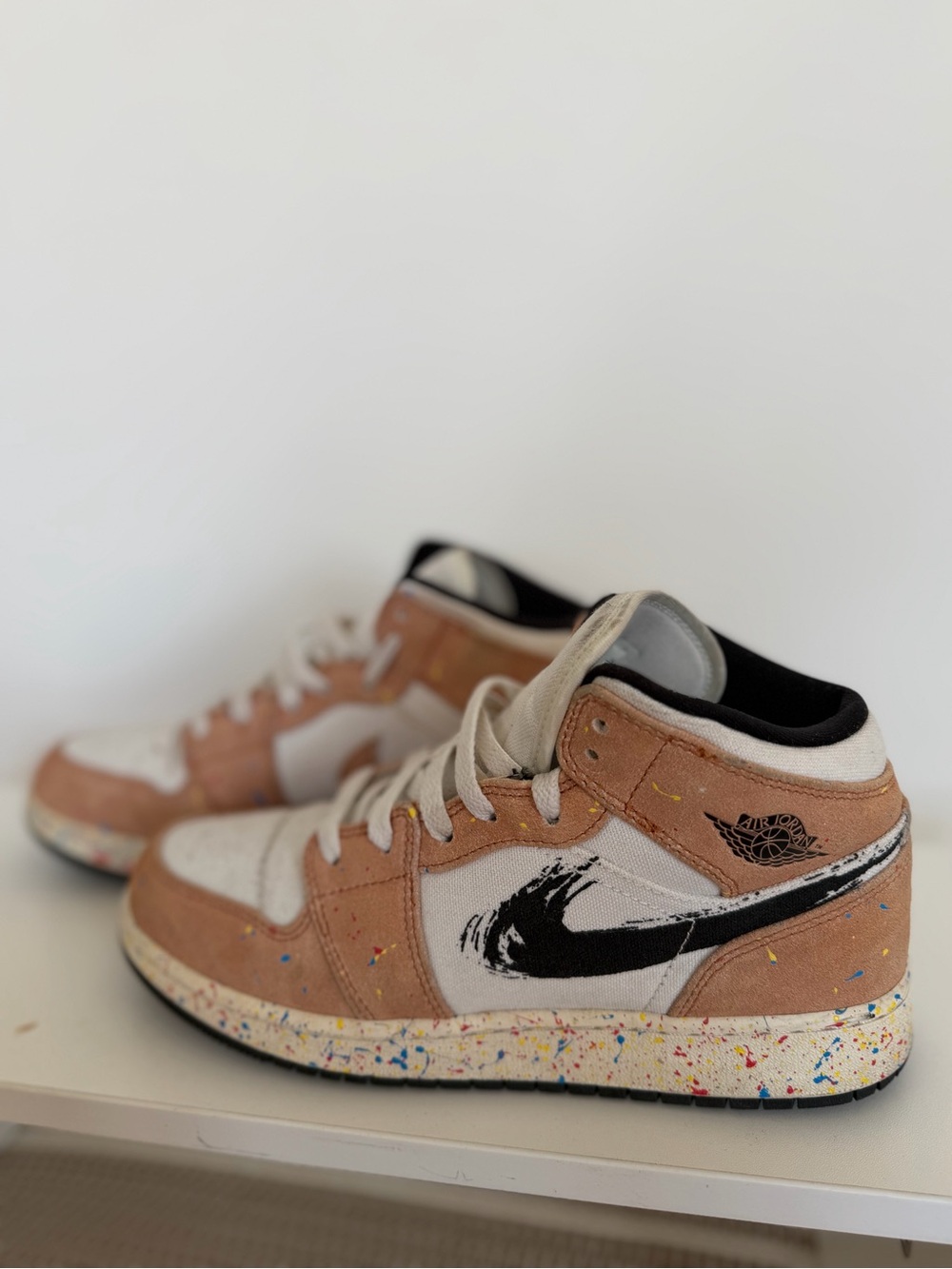 Nike Women Mid-Top Sneakers in Tan, White and Black Swoosh Nike Size 6.5Y